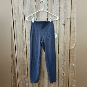 NWT Old Navy Studio Smooth 7/8 Leggings